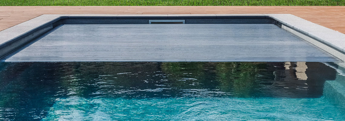 Choisir le rideau de piscine adéquat